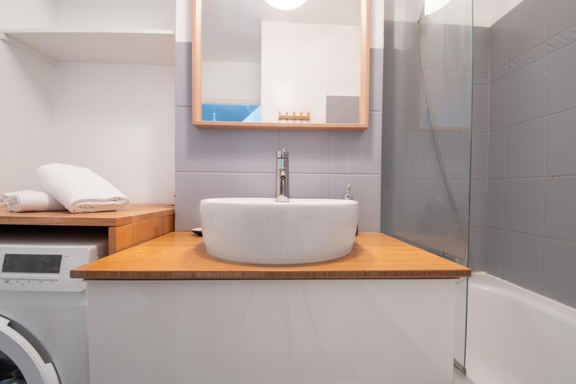 Cosy T2 De 50 M² Centre-Ville Avec Garage & Balcon Нант Екстериор снимка